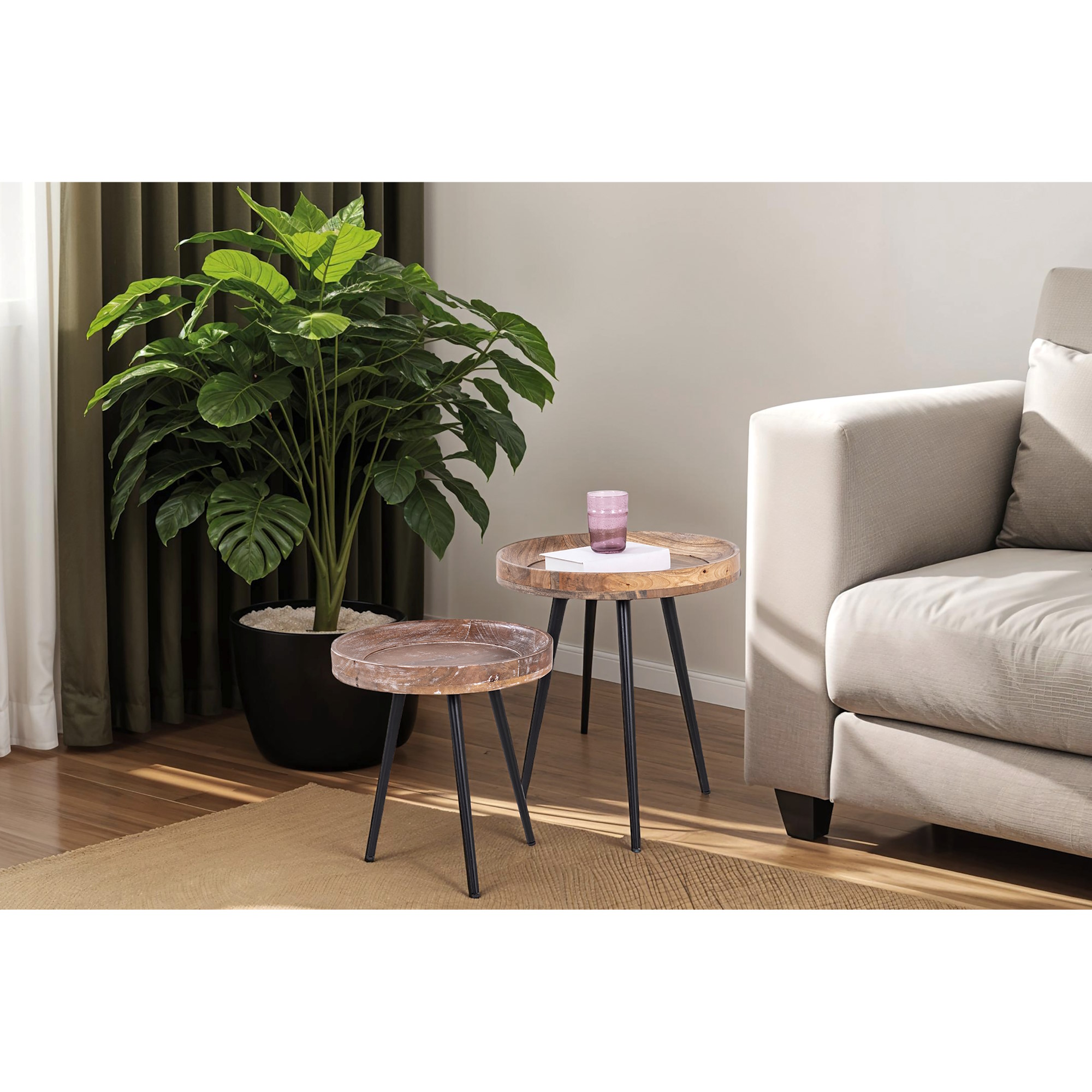 Runder Beistelltisch aus Mangoholz & Metall in Schwarz, byLIVING Ava